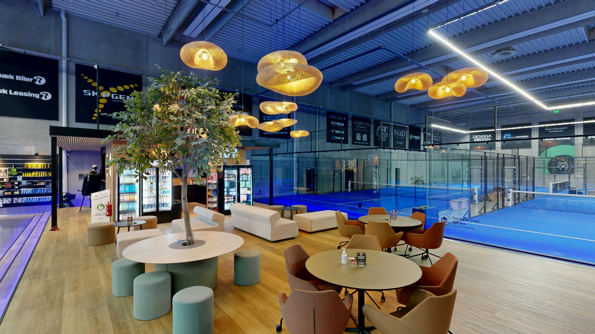 Padel-center fotograferet som interaktiv 360° virtuel rundvisning